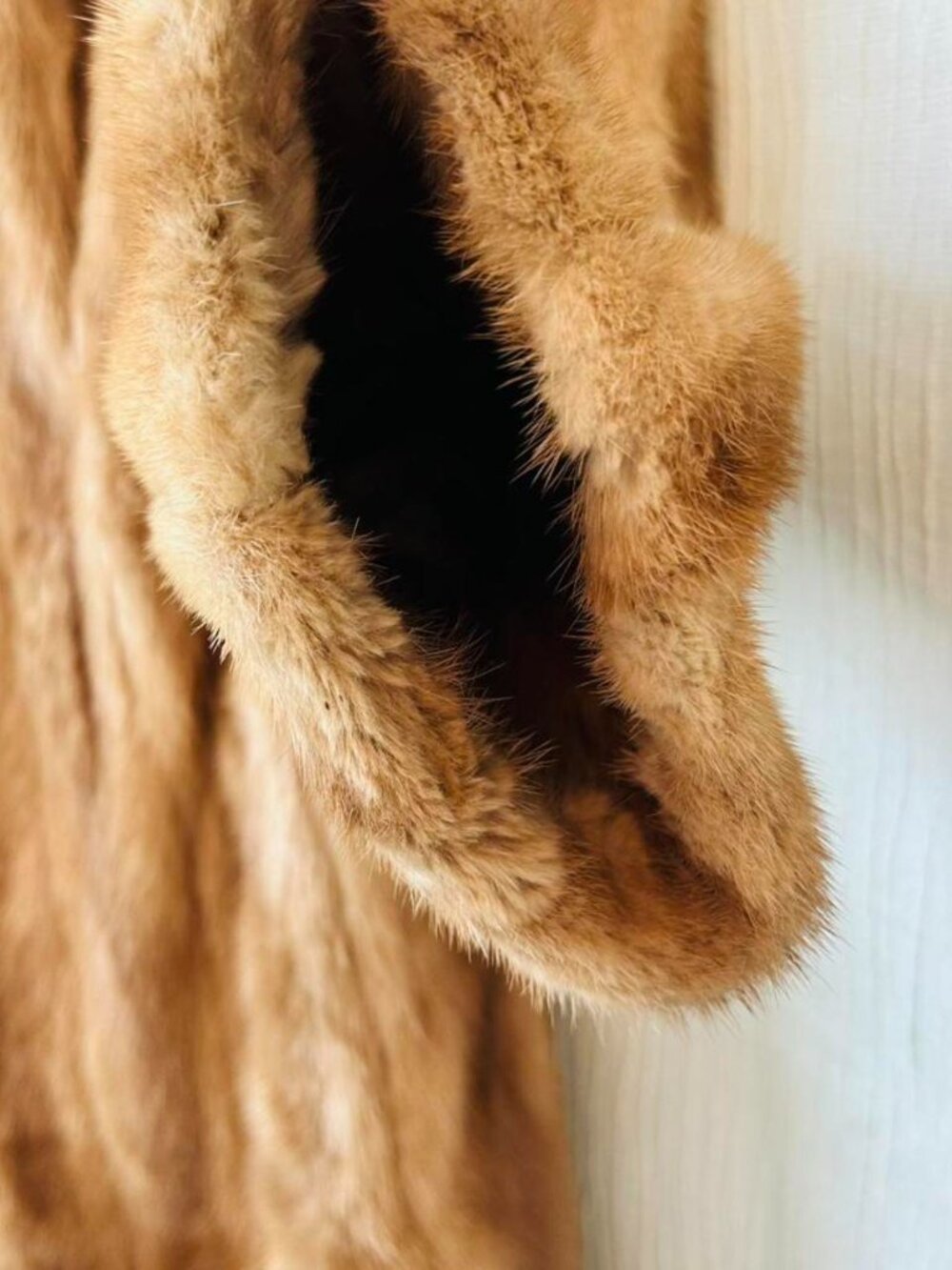 CLEARANCE PRICE: Gorgeous Vintage Genuine Mink Fur Coat - Picture 3 of 8